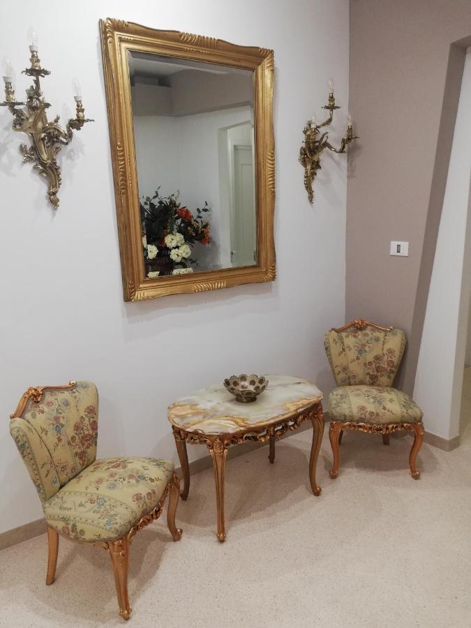 Ostuni Crispi House Hotel Bagian luar foto