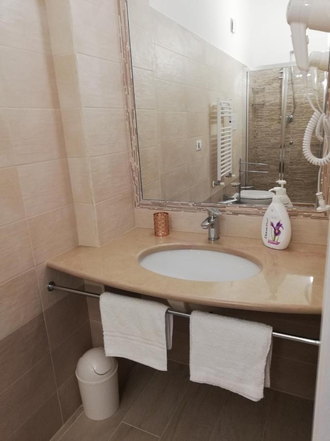 Ostuni Crispi House Hotel Bagian luar foto